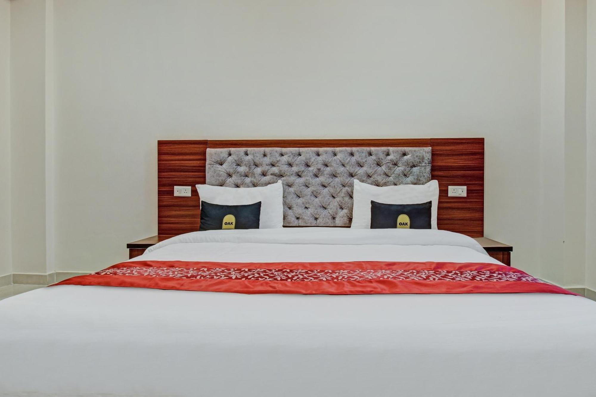 Townhouse Oak Vs Shivanya 勒克瑙 外观 照片
